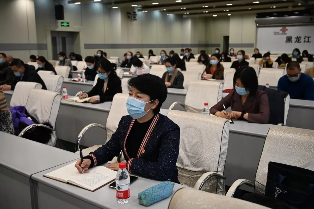 省妇联举办全省妇联系统学习贯彻党的十九届五中全会精神宣讲报告会(图7)