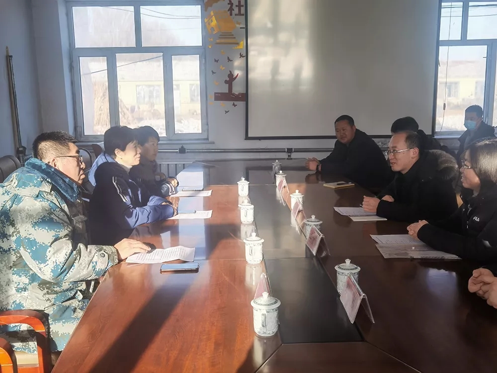 省妇联副主席李莉看望富裕县民乐村驻村工作队(图2) 省妇联副主席李莉看望富裕县民乐村驻村工作队(图2)