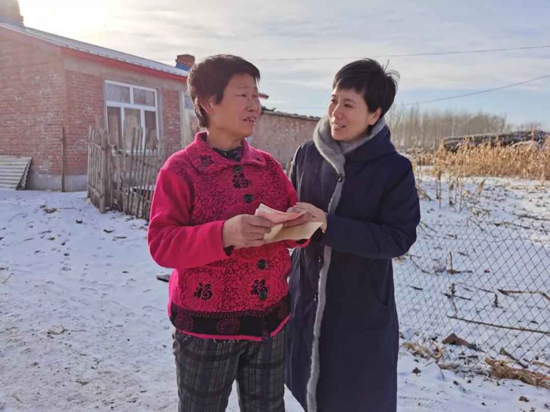 省妇联副主席李莉看望富裕县民乐村驻村工作队(图3) 省妇联副主席李莉看望富裕县民乐村驻村工作队(图3)