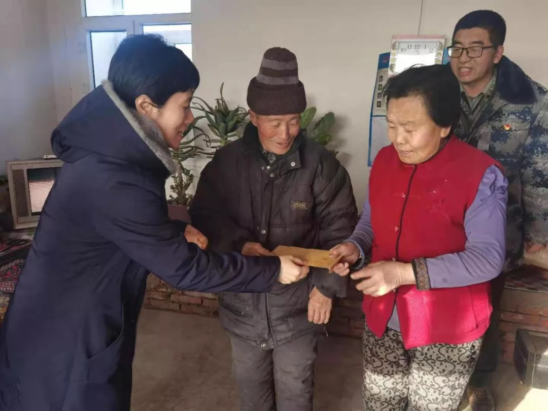 省妇联副主席李莉看望富裕县民乐村驻村工作队(图4) 省妇联副主席李莉看望富裕县民乐村驻村工作队(图4)