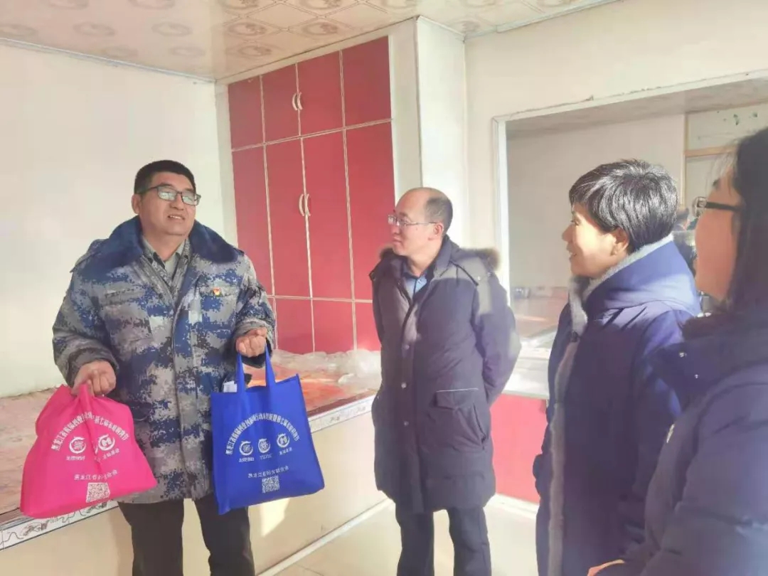 省妇联副主席李莉看望富裕县民乐村驻村工作队(图5) 省妇联副主席李莉看望富裕县民乐村驻村工作队(图5)
