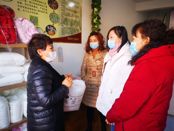 七台河市妇联深入巾帼企业调研(图1) 七台河市妇联一行深入巾帼企业调研 听诉求问需求 (图1)